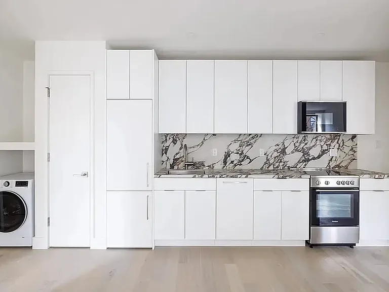 300 W 21st St #54 — Photo 1