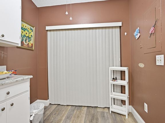 5th image of 3582 Willa Way #B
