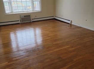 435 Burlington Ave, Downers Grove, IL 60515