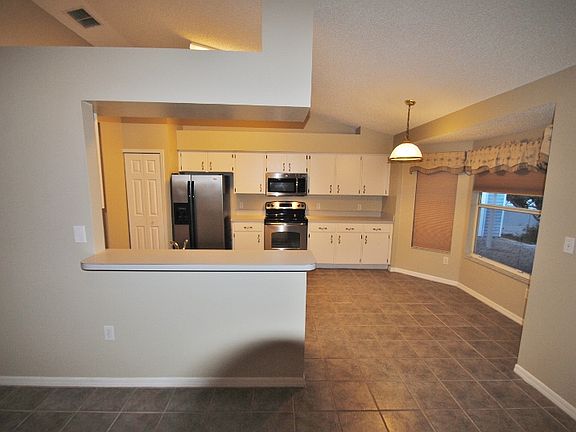 3rd image of 810 Elm Forest Dr