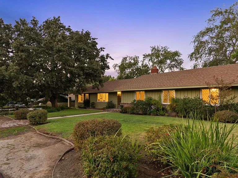 24364 Arcadia St — Photo 5