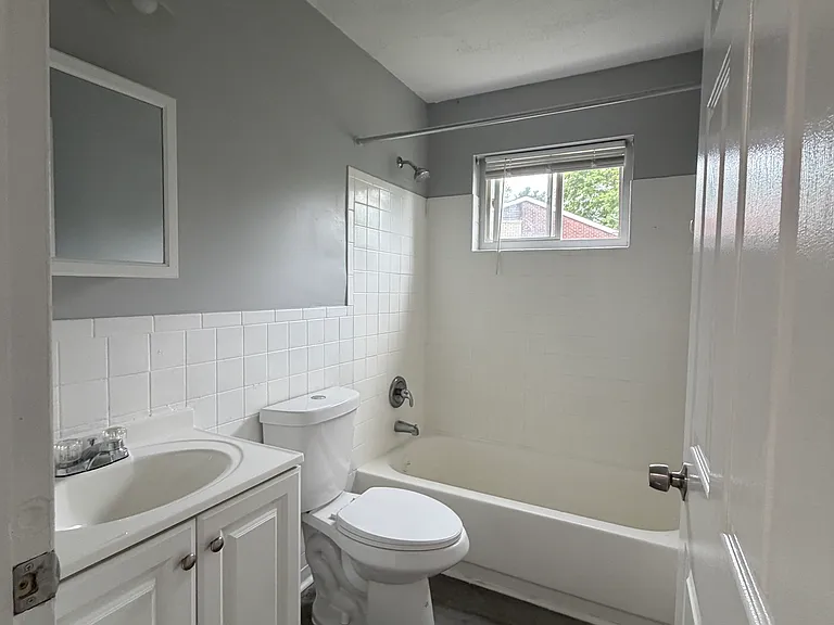 1054 Bank St #12F — Photo 16