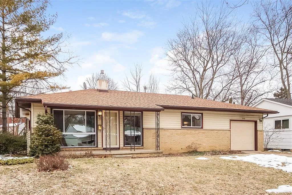 2122 N Circle Dr photo 1