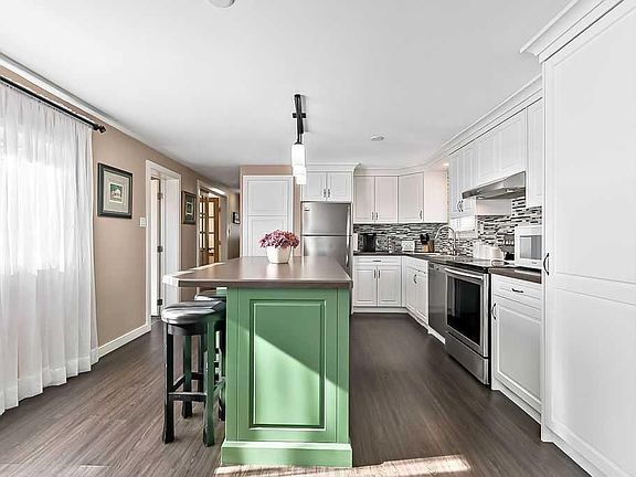 5th image of 830 E Bay Rd