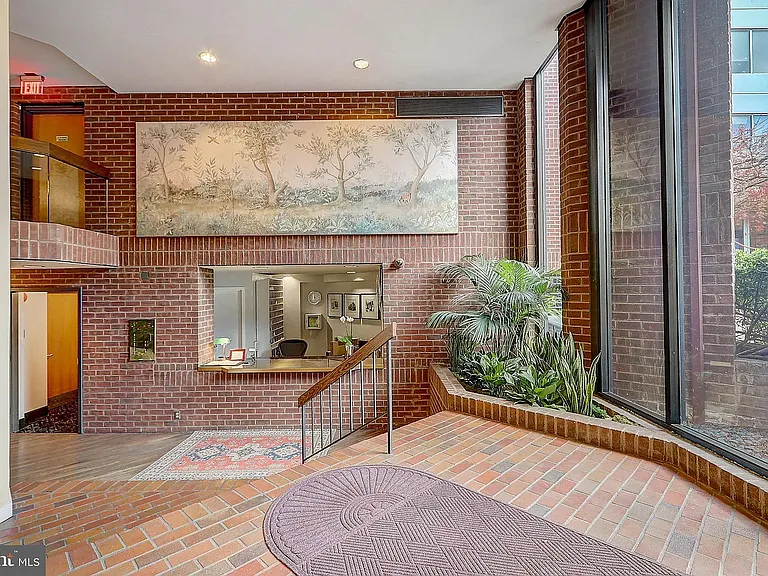 1099 22nd St NW #201 — Photo 38