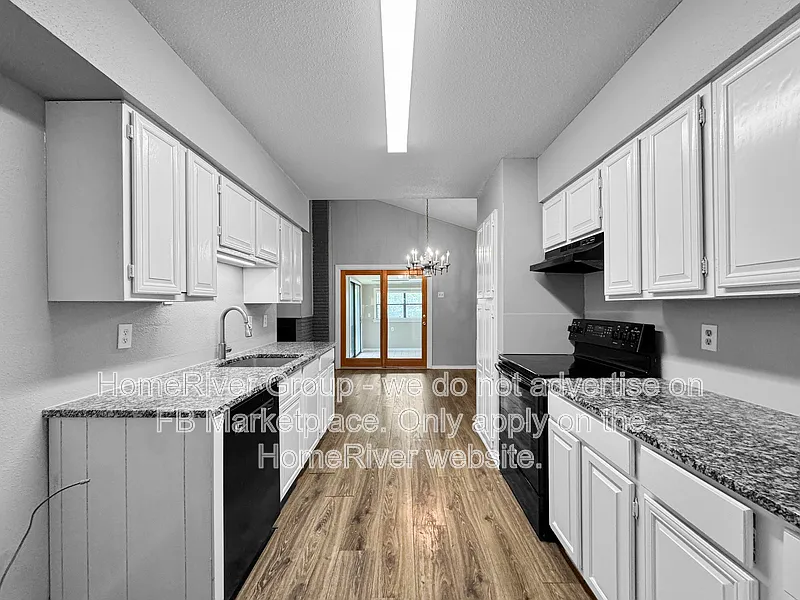 3 bed, 2.0 bath, 1427 sqft, $2,295 — Photo 1