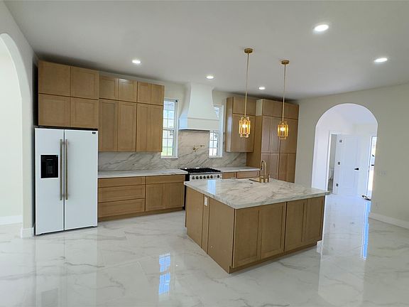 4th image of 12425 Roesler Rd