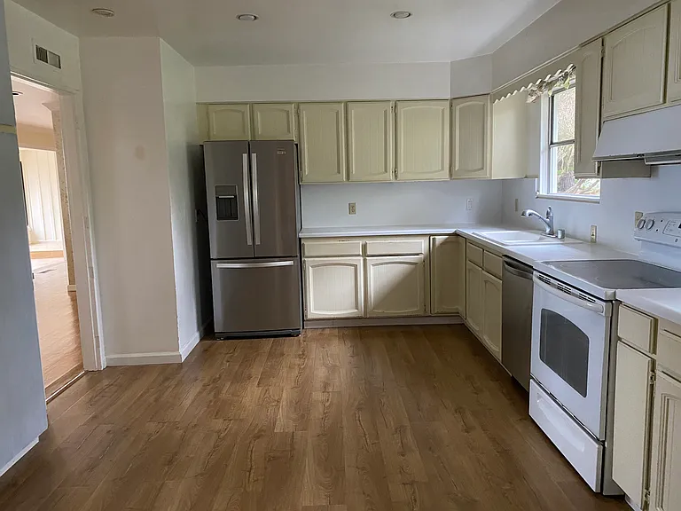 4170 Sunridge Rd — Photo 6