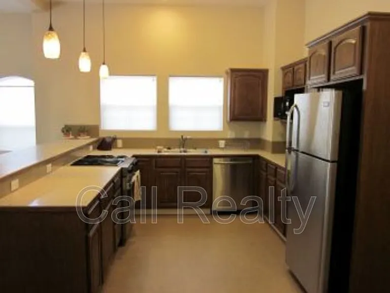 1605 W 13th Ave — Photo 4