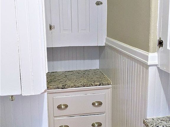 3rd image of 125 Taber Ave #2