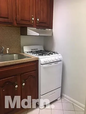 Rented by Mdrn Residential | media 13