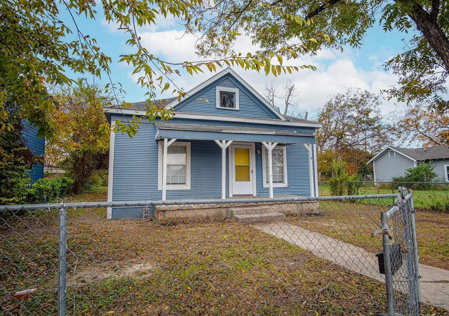Convenient Home near Downtown's Heart — Photo 2