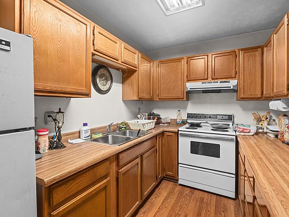 5th image of 3426 Main St