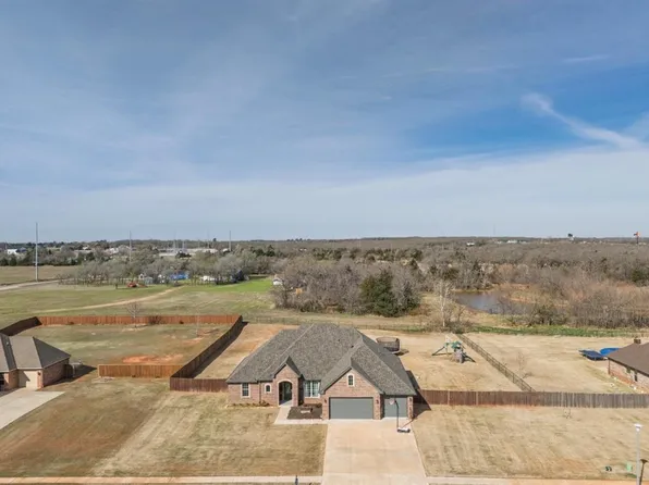 12858 Meadow Ridge Dr, Shawnee, OK 74804