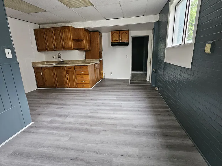 17327 Prospect St — Photo 7