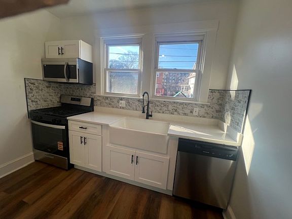 3rd image of 3511 Devonshire Dr Floor 1