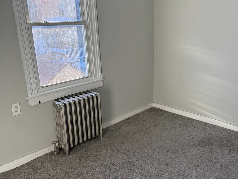 41 S 14th St — Photo 10