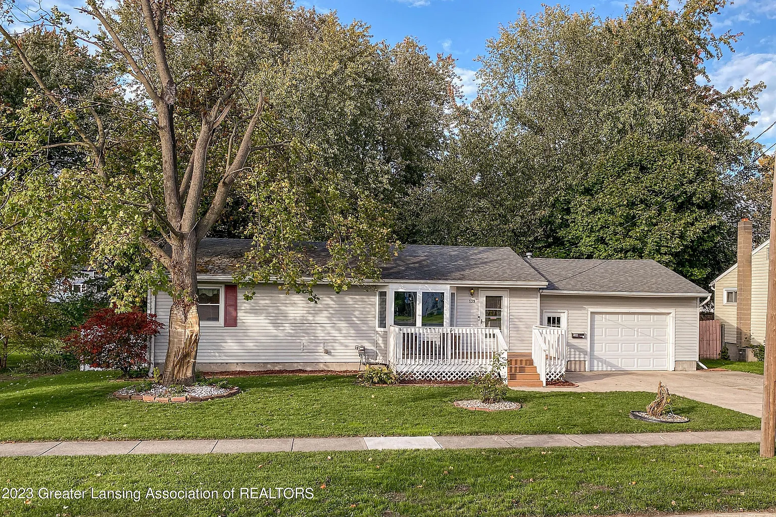 139 Oakwood St photo 1