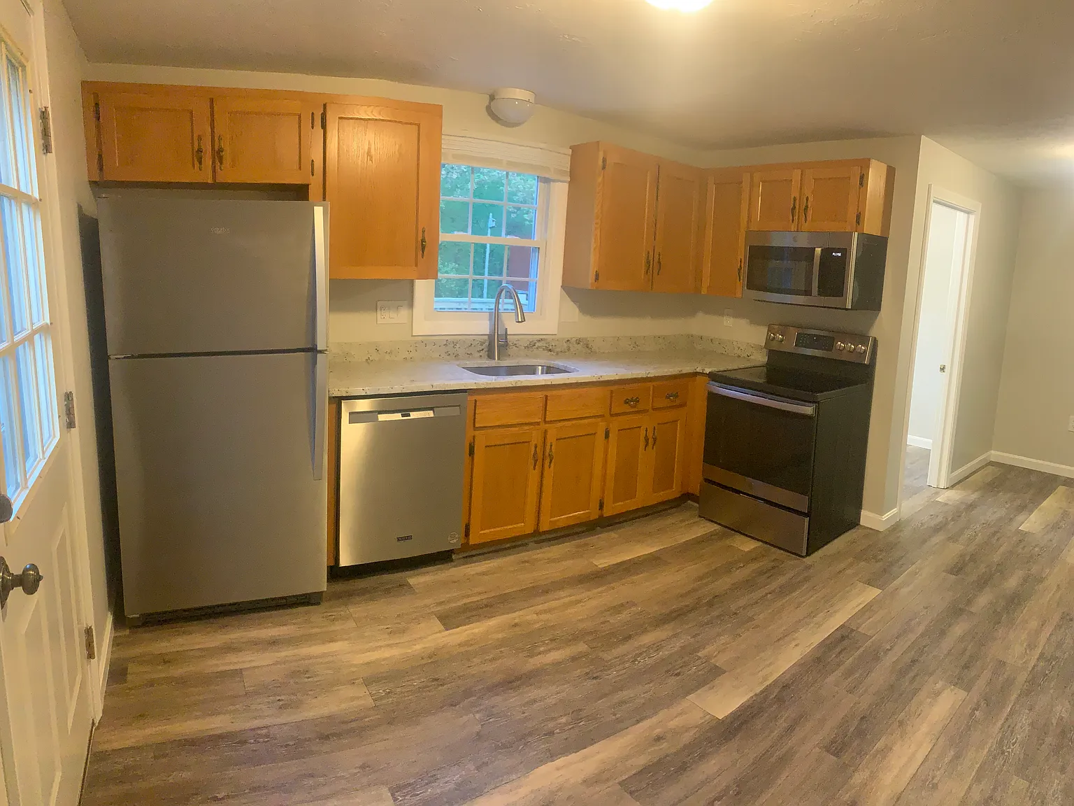 2 bed, 990 sqft, $2,400 — Photo 4
