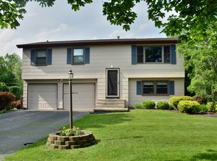 18 Avacado Ln, Rochester, NY 14606