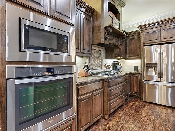 5th image of 2115 N Hill Dr