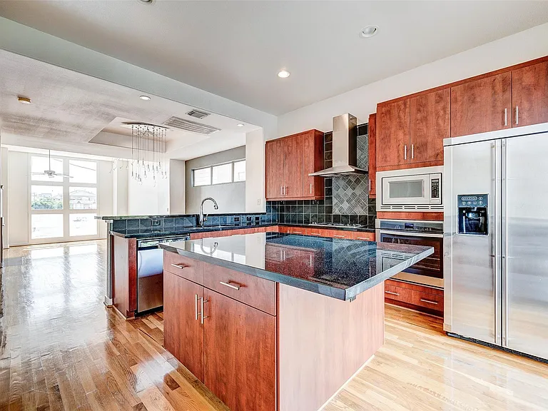 1729 Reinerman St — Photo 18