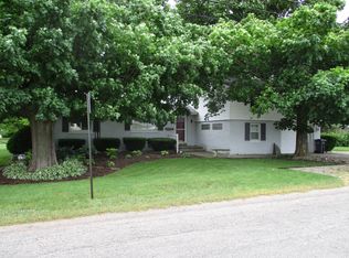 301 S Sunny Ln, Monmouth, IL 61462