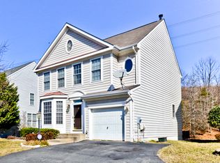 17621 Hampstead Ridge Ct, Dumfries, VA 22026