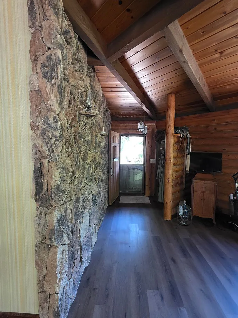 $3,500/month | 2 BD + Bonus Lower Level | 2 BA | 1,327 sq ft | 5.61 Acres | Detached 2-Car Garage — Photo 2
