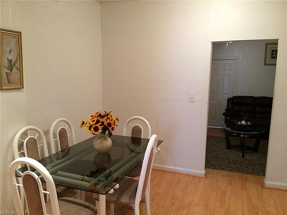 5th image of 818 Fayette St
