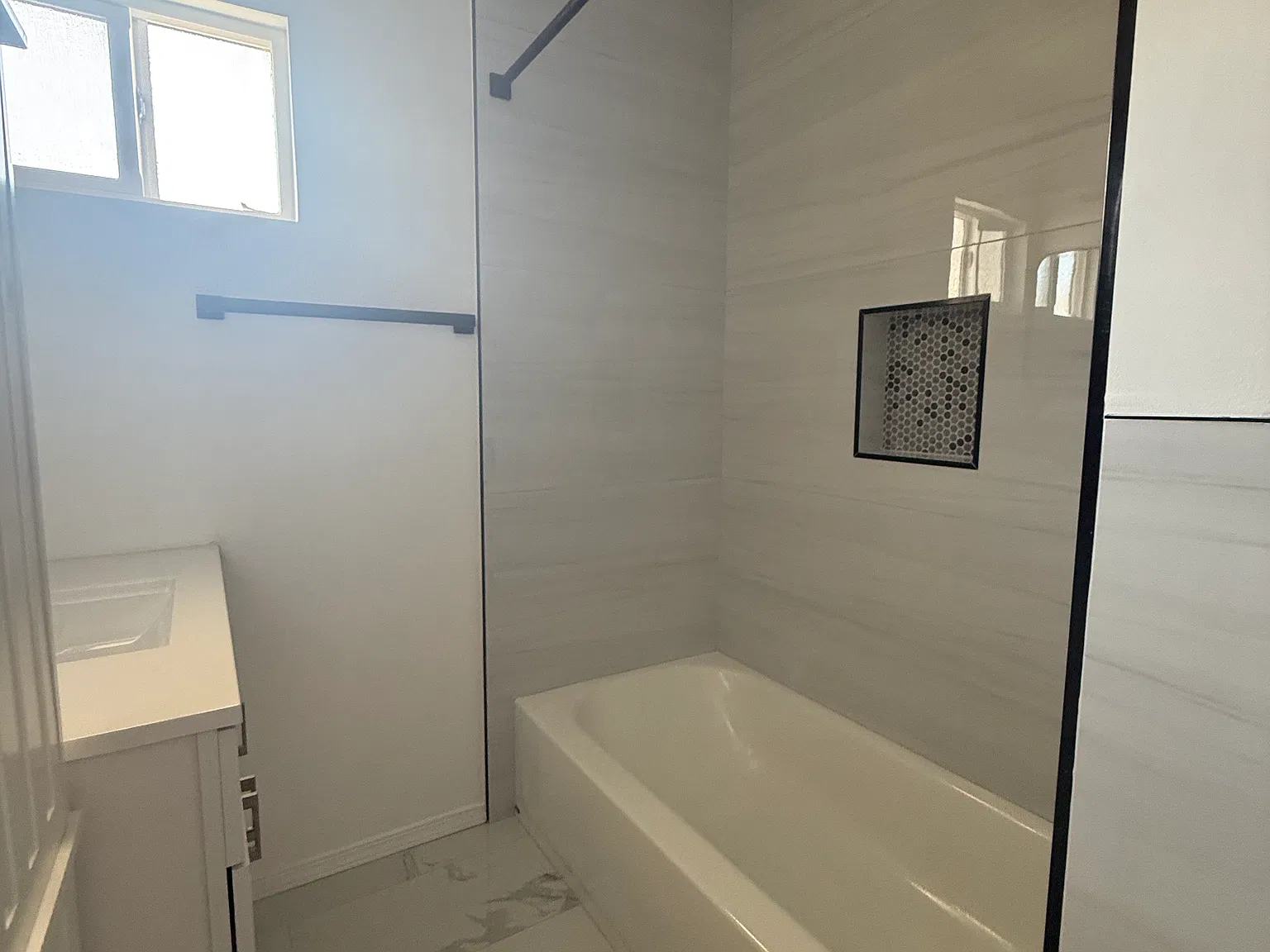 1 bed, $2,100 — Photo 3