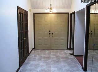 8901 Acre Dr, Northfield, OH 44067