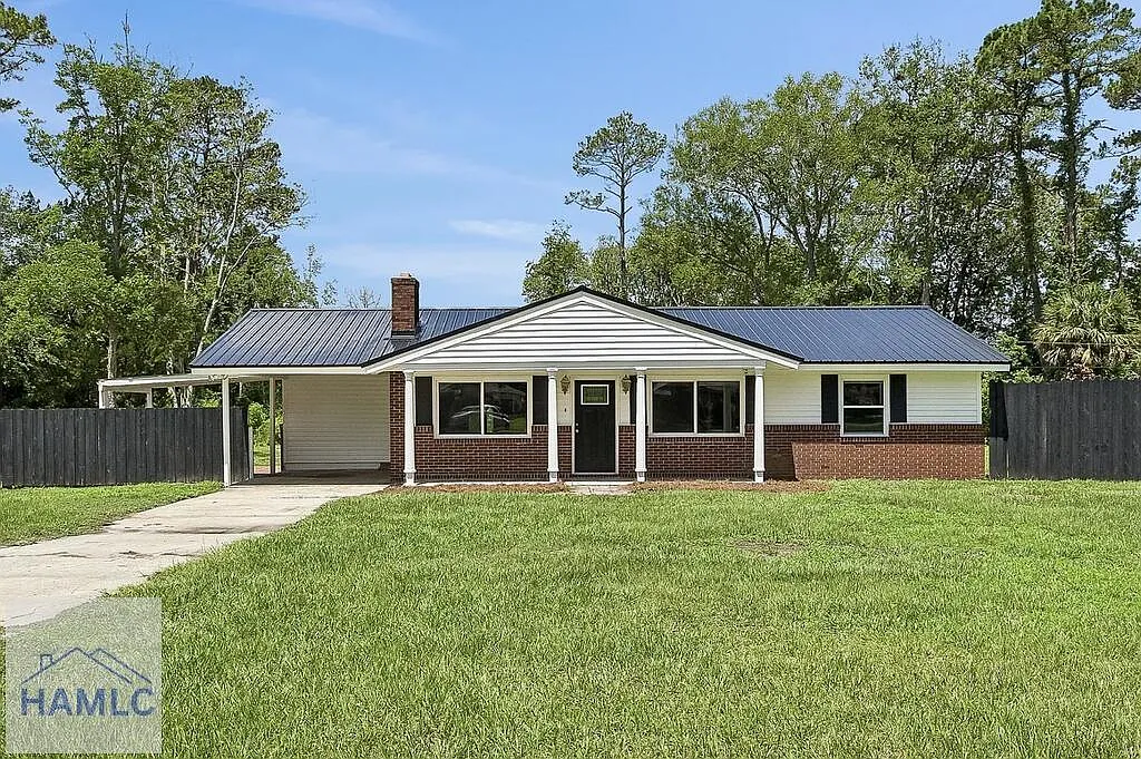 3 bed, 2.0 bath, 1386 sqft, $2,100 — Photo 1