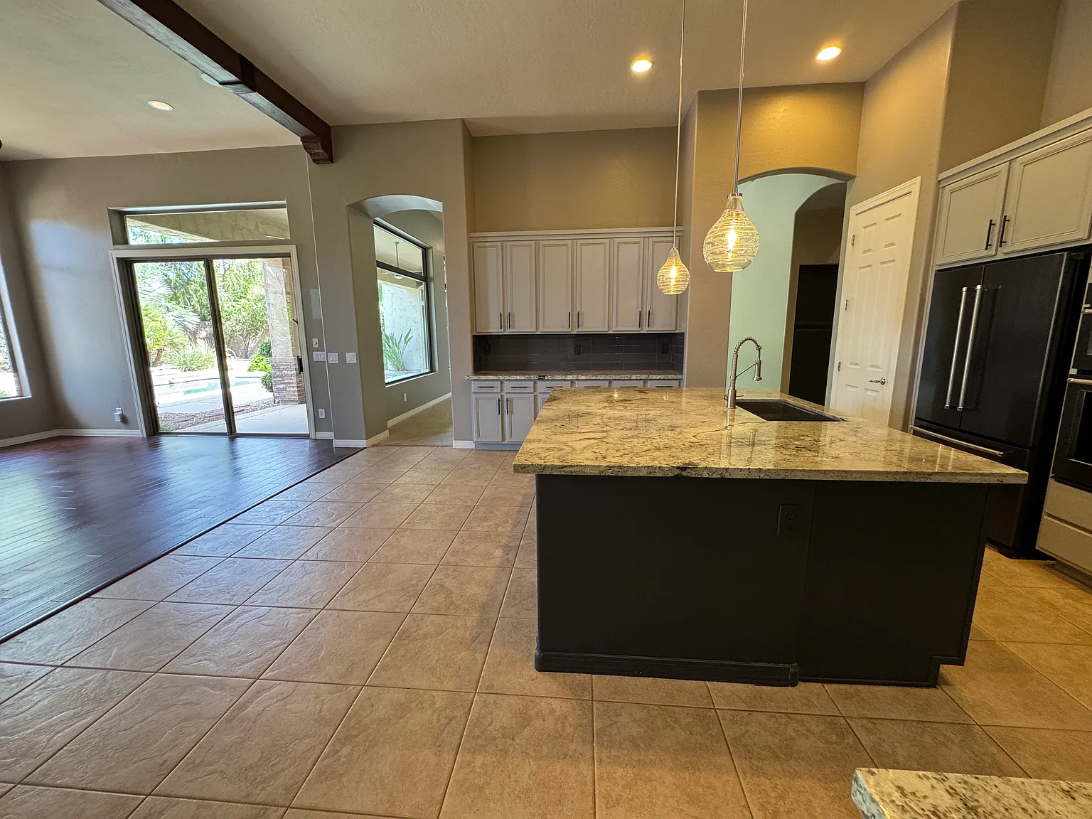 4 bed, 2.5 bath, 3098 sqft, $3,900 — Photo 4