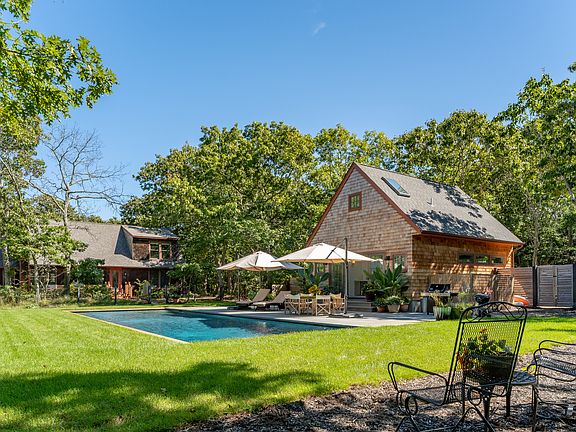 2nd image of 76 Round Pond Ln
