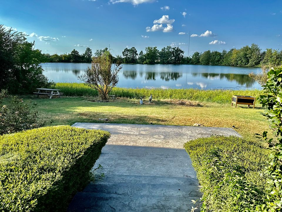 1st image of 1619 Lakeshore Dr