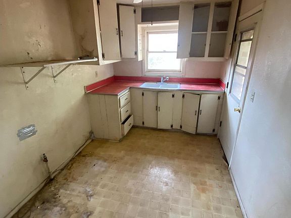 5th image of 106 W PHOENIX Avenue