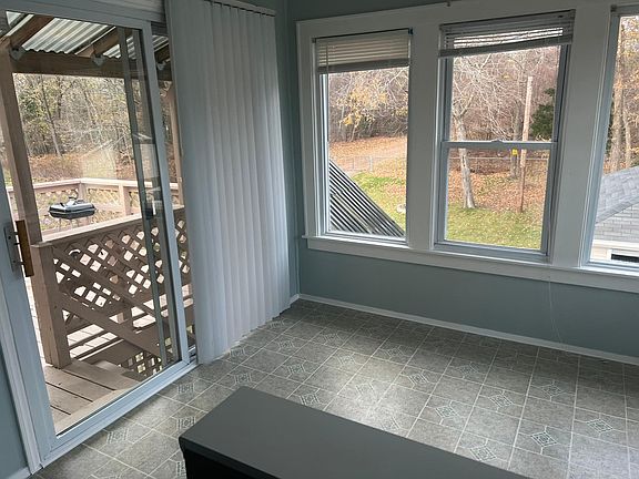 5th image of 15 Tolland Ave #2