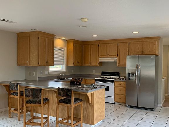 3rd image of 704 Vera Ave