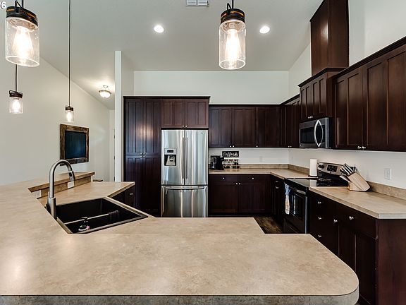 5th image of 39464 Walterville Ln