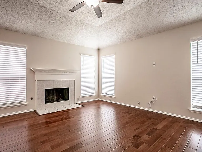 206 Meredith Ct — Photo 13