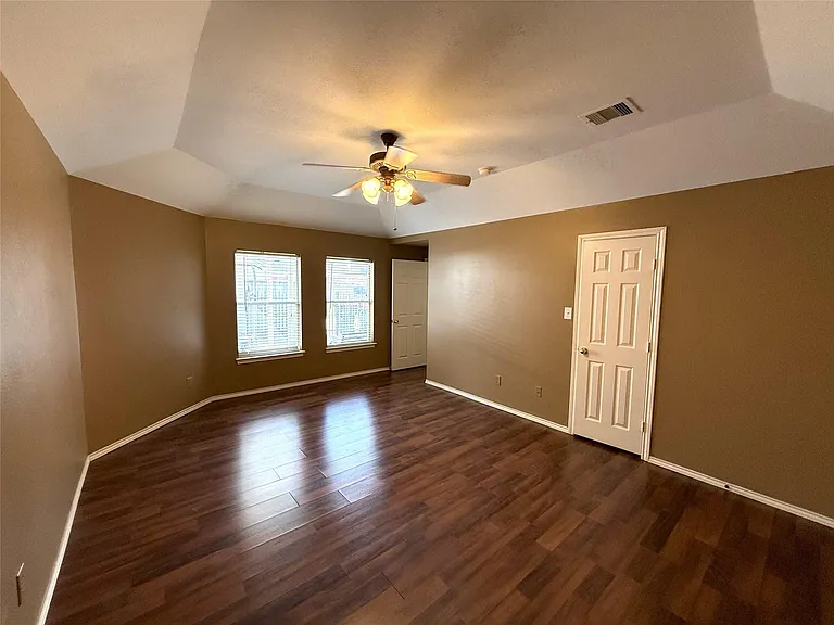 3906 Eastland Lake Dr — Photo 12