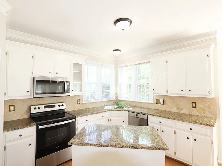 6004 Manor Park Ter — Photo 12