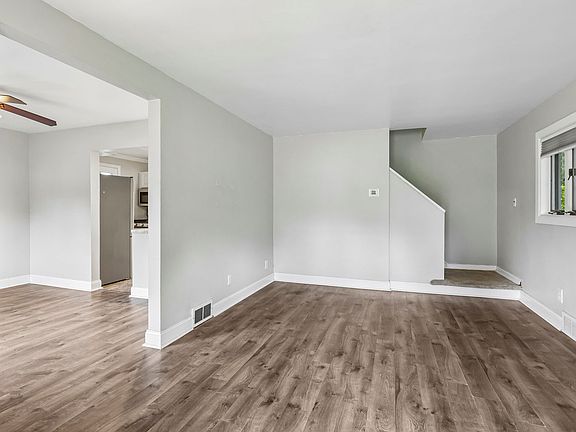 5th image of 1065 Grandview Ave