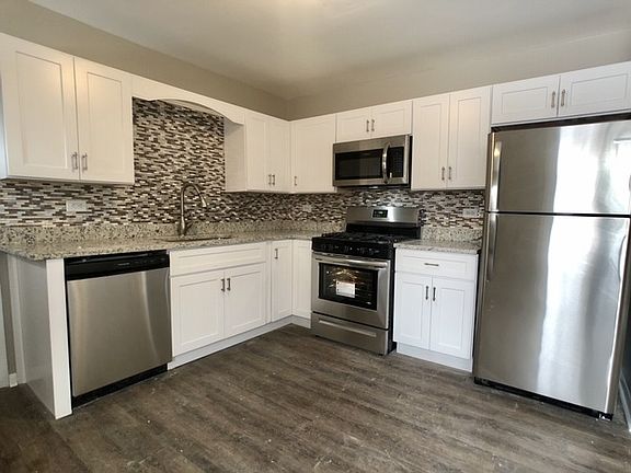 3rd image of 334 E Tulip Dr