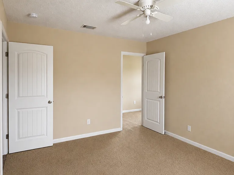 1106 Creekside Cir — Photo 11