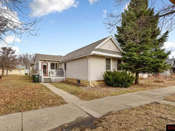 323 W Grace St, Saint Peter, MN 56082
