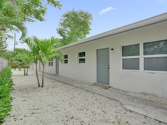 3rd image of 922 NW 4th Ave