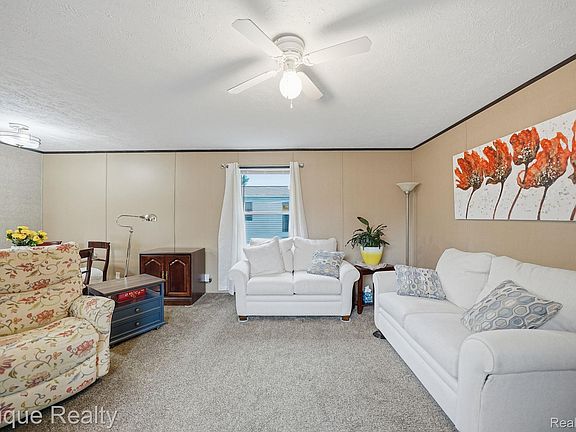 4th image of 48580 Pineview Dr