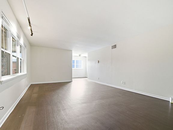 5th image of 926-936 E Walnut St #926-11